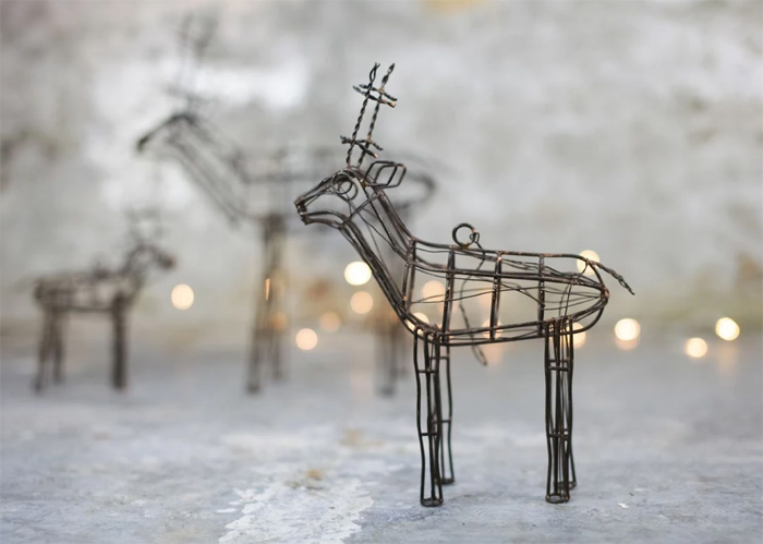wire reindeer sculpture 