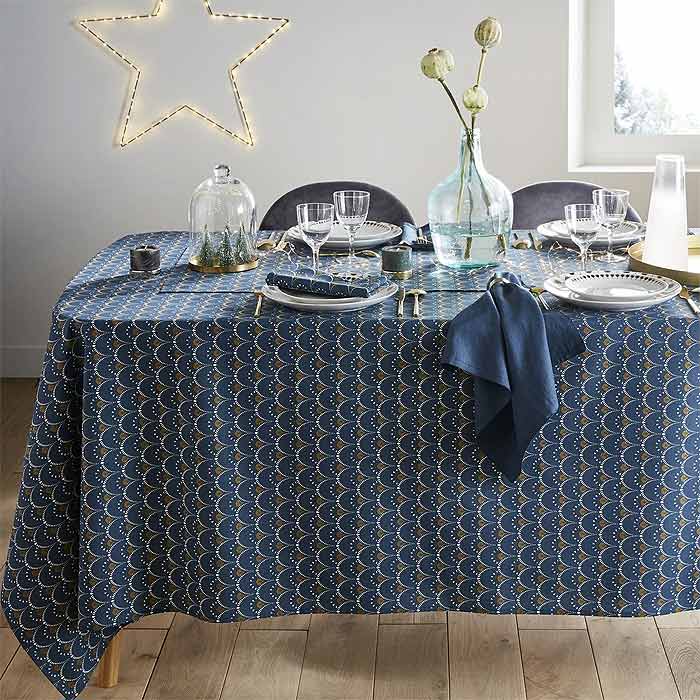 patterned christmas table cloth
